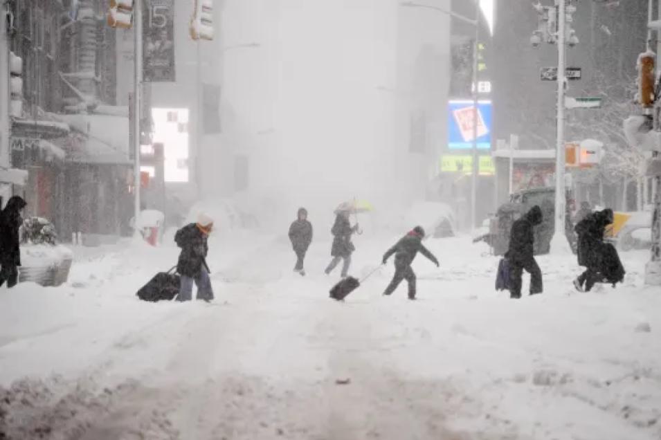 Snowstorms paralyze the US